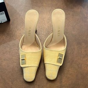 YELLOW QUILTED CHANEL MULE HEELS, size 36.5 UNIQUE FIND